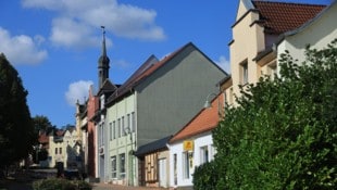Peter Tomschi Ein Dorf stirbt aus. In Hecklingen gibt es kein Wirtshaus mehr, keinen Fleischhauer, eine ...