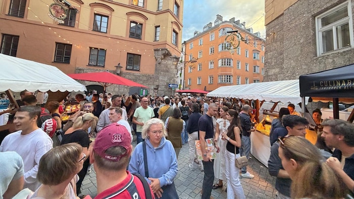 Das 18. Weinfest in Innsbruck rund um das „Vier-Viecher-Eck“ lockte zahlreiche Besucher an.