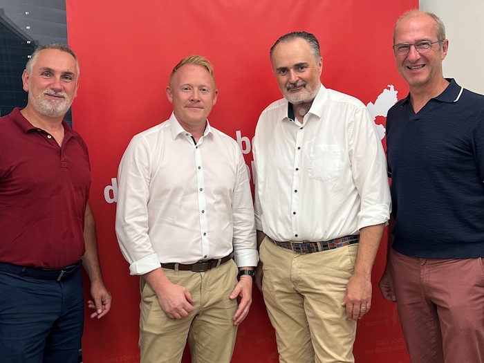 Amtsübergabe in der Burgstadt. Bürgermeister Markus Szelinger (l.) übergibt am Mittwoch sein Amt ...