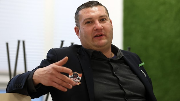 Kann bald auf zwei neue Kicker bauen: Hallein Sportboss David König.