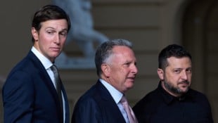 Von links: US-Unterhändler Jared Kushner und Steve Witkoff, der ukrainische Präisdent Wolodymyr ...