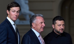 Von links: US-Unterhändler Jared Kushner und Steve Witkoff, der ukrainische Präisdent Wolodymyr ...