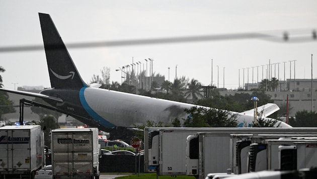 Das verunglückte Frachtflugzeug am am Miami International Airport