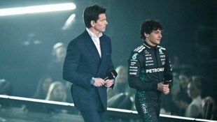 Toto Wolff (l.) und Andrea Kimi Antonelli (r.)