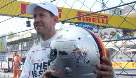 Sebastian Vettel durfte in Schumachers F2002 Platz nehmen.