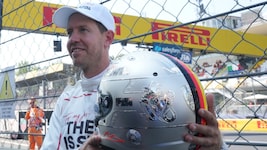 Sebastian Vettel durfte in Schumachers F2002 Platz nehmen.