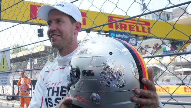 Sebastian Vettel durfte in Schumachers F2002 Platz nehmen.