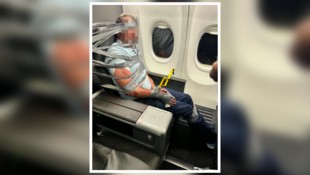 Ein Passagier musste aufgrund eines Ausrasters auf seinem Sitz im Flugzeug fixiert werden.