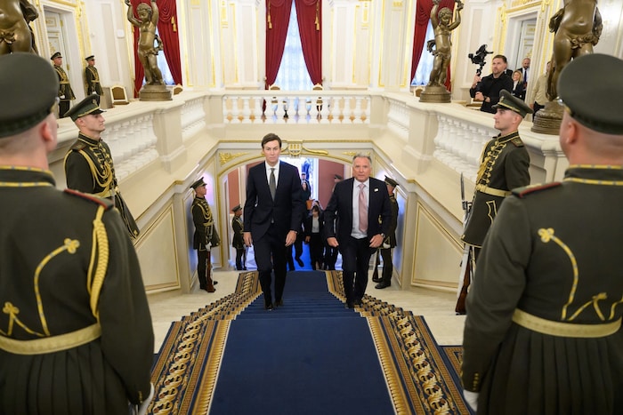 Kushner und Witkoff bei ihrer Ankunft zu Gesprächen in Kiew