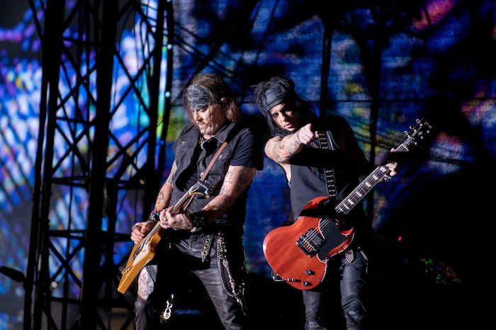 Johnny Depp (links) und Thommy Henriksen (rechts) „live on stage“...