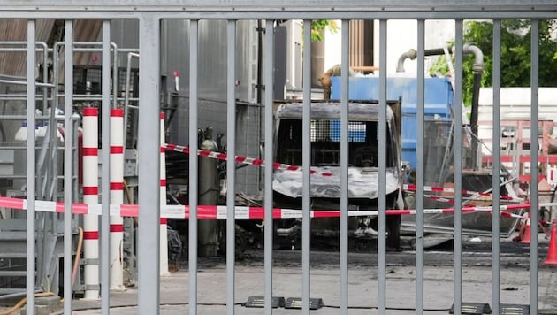 Nach dem Brand bei einem Umspannwerk in Berlin-Mitte ermittelt nun die Polizei.