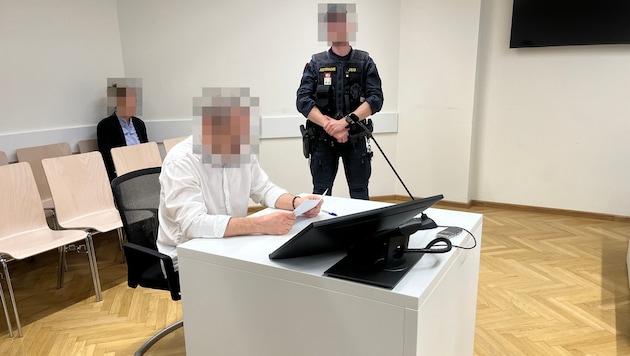 Der arbeitslose Wiener sitzt nicht zum ersten Mal vor Gericht – auch eine lange Haftstrafe ...