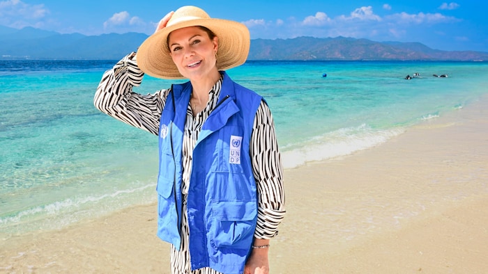Mitten in ihrer UN-Mission in Indonesien: Kronprinzessin Victoria engagiert sich auf Gili Meno ...