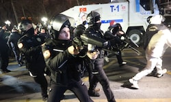 Türkische Polizisten bei einem Einsatz (Symbolfoto)