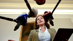 Claudia Bauer, Bundesministerin für Europa, Integration und Familie, wird vorgeworfen, trotz ...