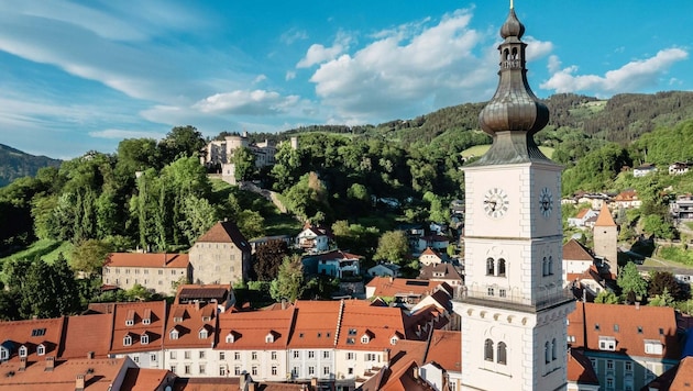 Die Stadtpfarrkirche wurde im 13. Jahrhundert errichtet. Neben Fresken und Gemälden beeindruckt ...