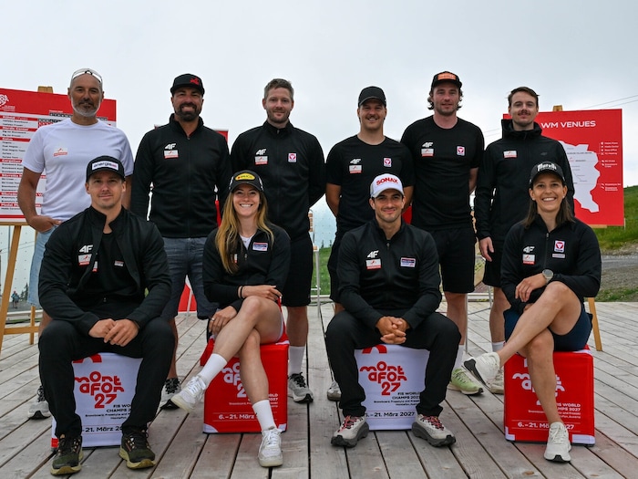 Österreichs Skicross-Team hebt vor der WM-Saison nach Chile ab.