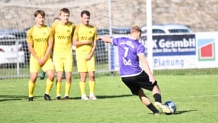 Die Violetten waren im Pech: Mitterkirchen (o. Graf) traf dreimal Alu.