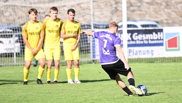 Die Violetten waren im Pech: Mitterkirchen (o. Graf) traf dreimal Alu.