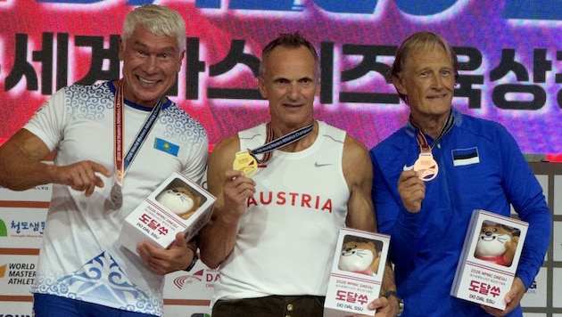 Andreas Berger mit seiner WM-Goldenen über 200 Meter.