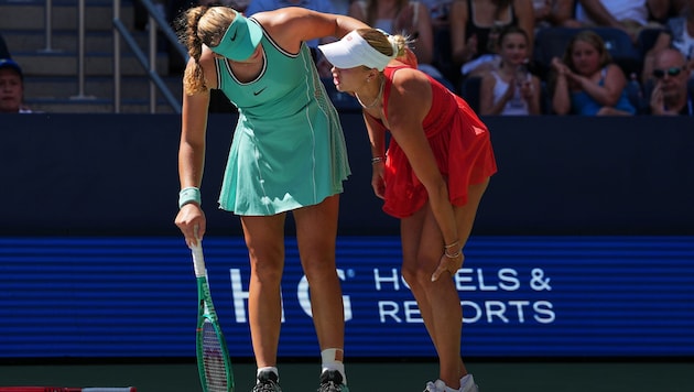 Mirra Andreeva (links) eilte gleich zu ihrer Gegnerin und Freundin Anastasia Potapova.