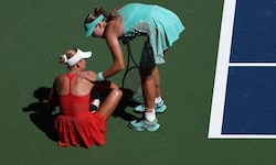 Mirra Andreeva eilte sogleich zu Anastasia Potapova.