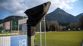 Der Unterhausverein aus Salzburg darf das Flutlicht am eigenen Sportplatz nicht aufdrehen.