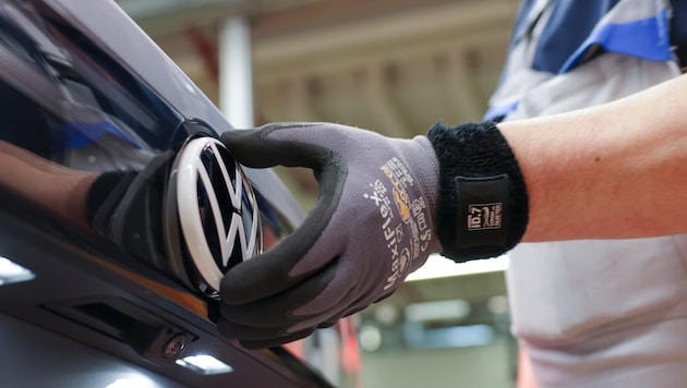 Der deutsche Autobauer Volkswagen will bis 2030 weitere 12.000 Arbeitsplätze streichen. Der ...