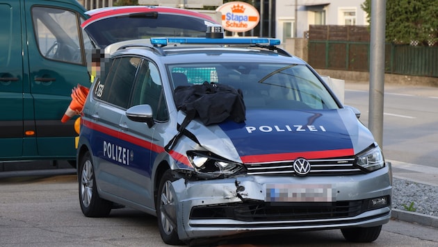 Der Beifahrer wurde verletzt.