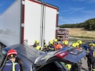 Der Unfall auf der Westautobahn forderte drei Verletzte, eine 68-Jährige war im Fahrzeug ...