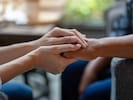 Wer Angehörige Zuhause pflegt, weiß um die vielen Probleme.