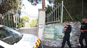 Polizisten vor dem Eingang des Renoir-Museums in Frankreich, in dem am Dienstagmorgen mehrere ...