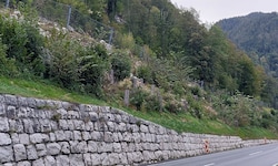 An der B178 zwischen Lofer und Unken wird der Schutz vor Steinschlägen erneuert.