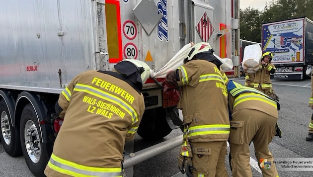 Die Flüssigkeit wurde aufgefangen, der Lkw provisorisch abgedichtet.