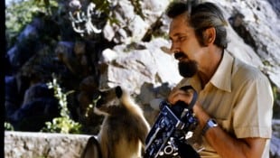 Werner Fend war Lehrer, Jäger, Fotograf, Tierfilmer und Autor. Er verstarb 1997.