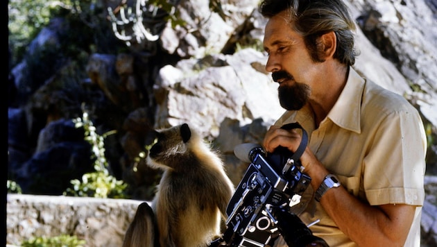 Werner Fend war Lehrer, Jäger, Fotograf, Tierfilmer und Autor. Er verstarb 1997.
