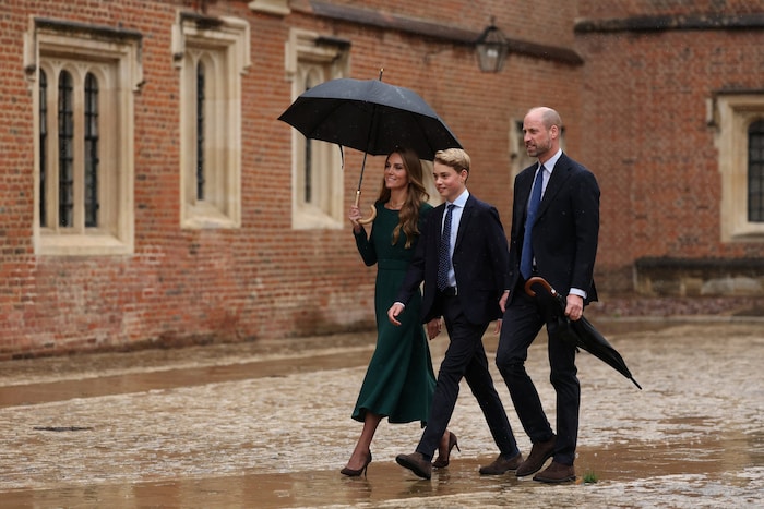 Prinzessin Kate und Prinz William haben ihren Sohn am ersten Tag nach Eton begleitet. Der junge ...