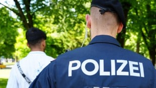 Die Polizei kontrolliert vermehrt im Dachauer Park in Welzenegg (Symbolbild).