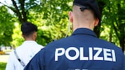 Die Polizei kontrolliert vermehrt im Dachauer Park in Welzenegg (Symbolbild).