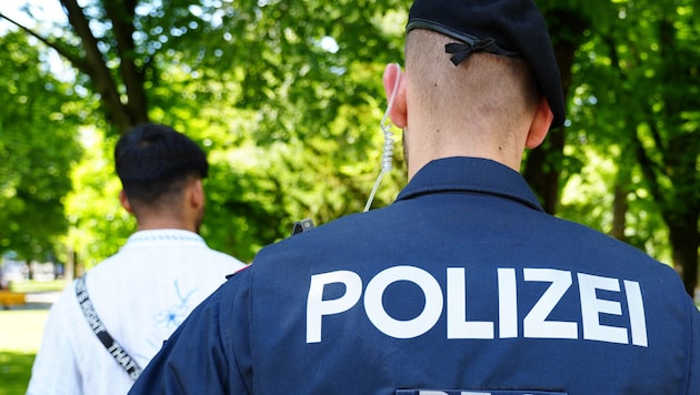 Die Polizei kontrolliert vermehrt im Dachauer Park in Welzenegg (Symbolbild).