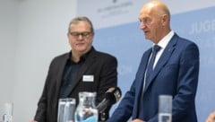 Landesrat Christian Dörfel (ÖVP, re.) und Martin Gruber, Leiter des Fachbereichs Betreuung und ...