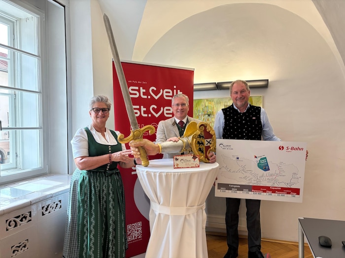 Marktreferentin Silvia Radaelli, Bgm. Martin Kulmer und ÖBB Regionalmanager Reinhard Wallner ...