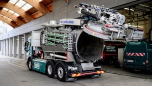 Ausrüstung wie der neue elektrische Monstertruck sollen die Kanalisation auch am Laufen halten, ...