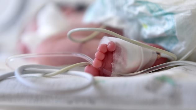 Das kleine Mädchen war erst vier Monate alt, als es schwer verletzt wurde.
