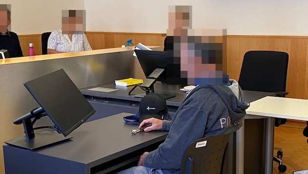 Mit der Begründung, dass es sich nur um einen Spaß gehandelt habe, kam der Angeklagte nicht ...