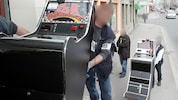 Auch in Salzburg kam es immer zu Razzien, bei denen illegale Automaten von der Finanzpolizei ...