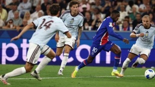 AFP/FRANCK FIFE Weltfußballer Dembele (10) ist in der Offensive nur ganz schwer in den Griff zu bekommen.