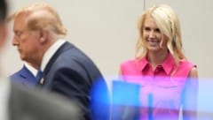 Hat gut lachen: Trumps Assistentin Natalie Harp bekam etwa ein Drittel ihres Jahresgehaltes als ...