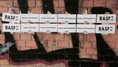 Mit Botschaften wie „Tanzen statt Twittern!“ will das Kunstprojekt Bewusstsein schaffen.