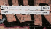 Mit Botschaften wie „Tanzen statt Twittern!“ will das Kunstprojekt Bewusstsein schaffen.